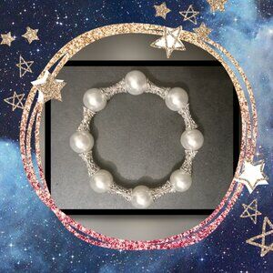 NWOT Women's Fashion Pearl Stretch Bracelet